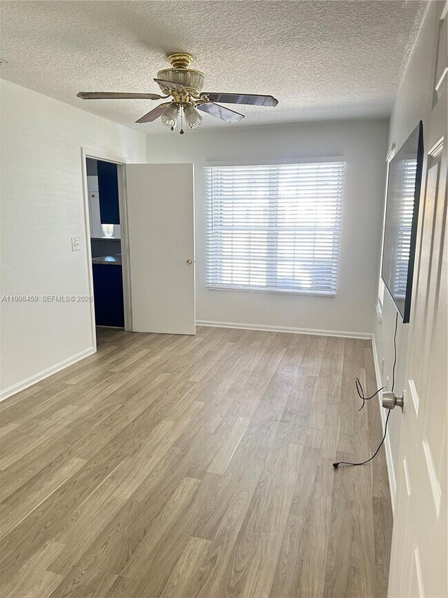 Building Photo - 1139 Freshwater Lakes Dr