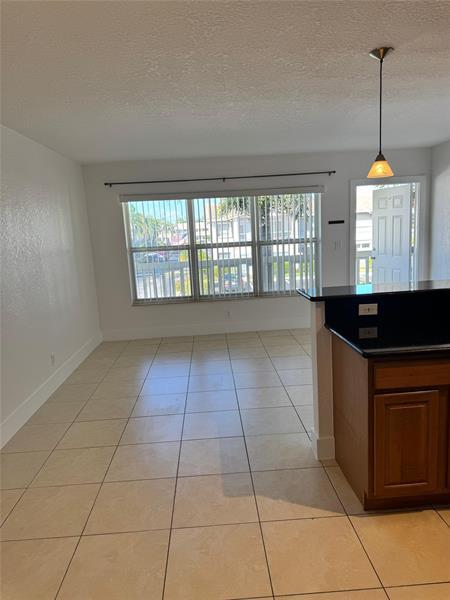 Building Photo - 2120 NE 42nd Ct