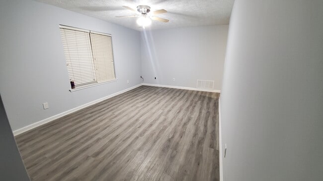 Building Photo - 5000 New Horizon Dr
