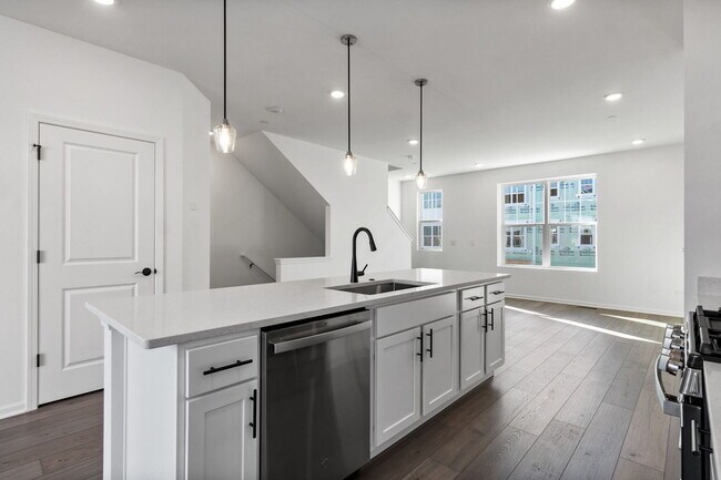 Building Photo - 1548 Slade Wy