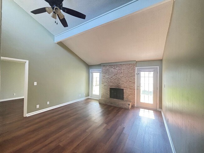 Building Photo - PET-FRIENDLY, THREE-BEDROOM IN SURFSIDE BEACH'S CAROPINES COMMUNITY IS AVAILABLE NOW!