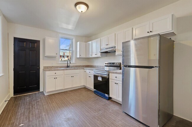 Building Photo - Bright 5 Bedroom, 1.5 Bath Home in Harrisburg, Pa!