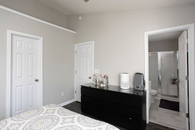 Building Photo - 3 Bd / 2.5 Bth townhouse in SW Durham Aubu...