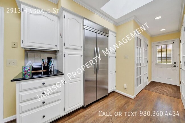 Building Photo - 2913 Hinsdale St