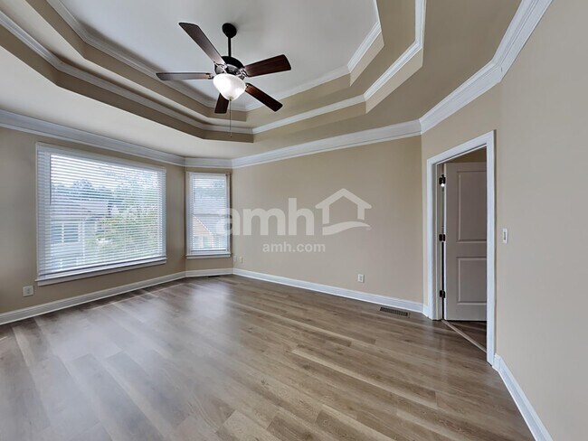 Building Photo - 333 Silver Top Dr SE