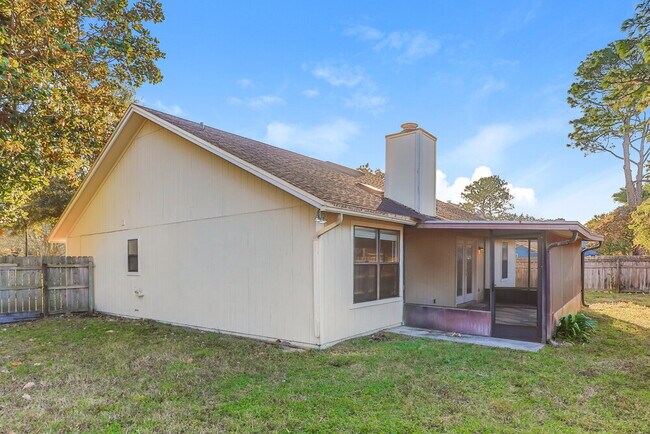 Building Photo - 3667 Lumberjack Cir N