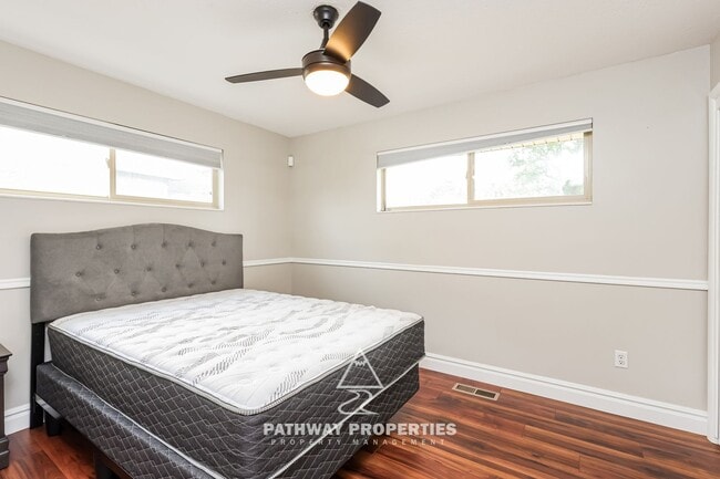 Building Photo - Well-Maintained 4 Bed / 2 Bath Single-Family Home with Separate Mother-In-Law Apartment – South S...