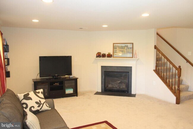Building Photo - 42181 Castle Ridge Square