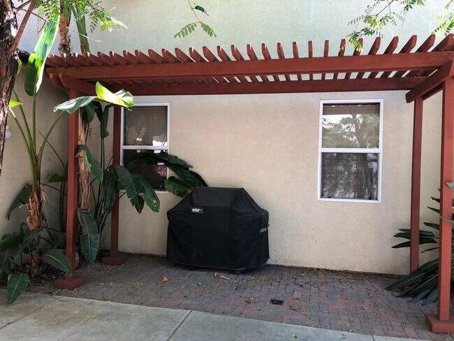 Building Photo - 24829 River Oak Ct