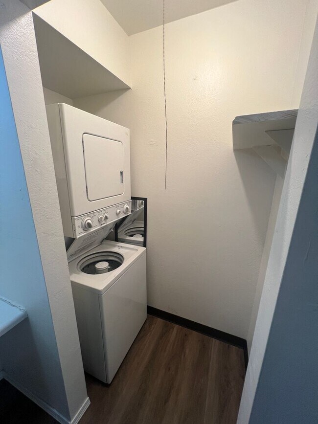 Building Photo - (LEASE PENDING) 1 Bedroom Condo at University Meadows - $1,450.00