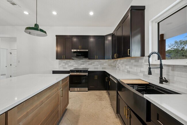 Building Photo - 830 Woodland Hills Dr