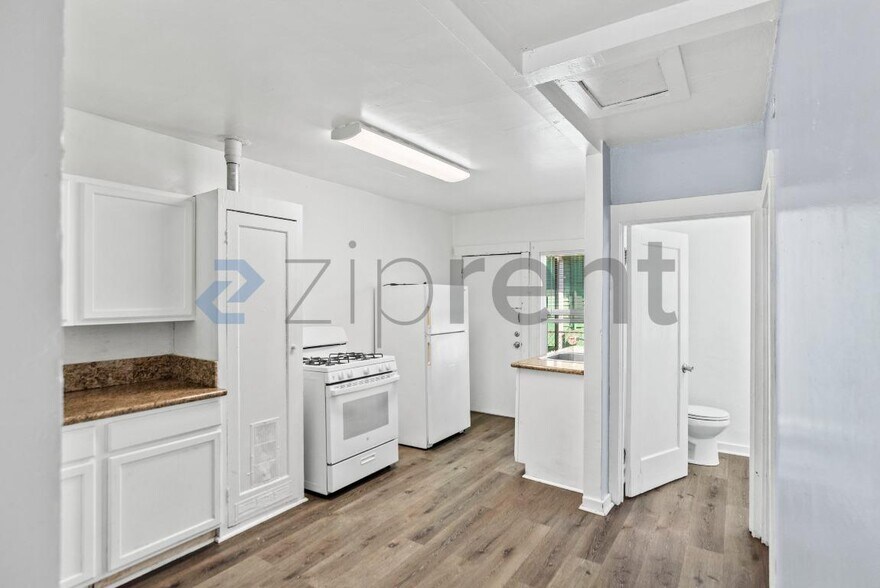 Building Photo - Unit