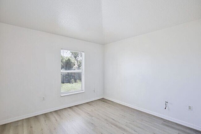 Building Photo - Stylish 3/2 + Office or Flex Space with Luxury Finishes & Spacious Open Layout