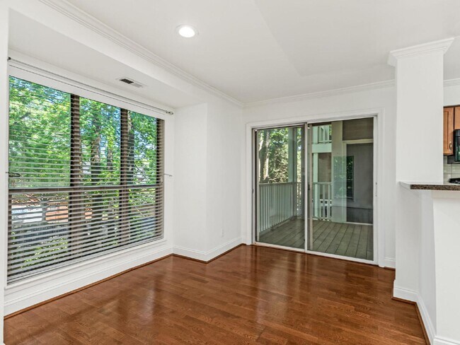 Building Photo - Don't miss out on this amazing 2 bedroom, ...