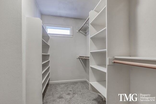 Building Photo - Stunning Home in Sought-After Ashley Heights!