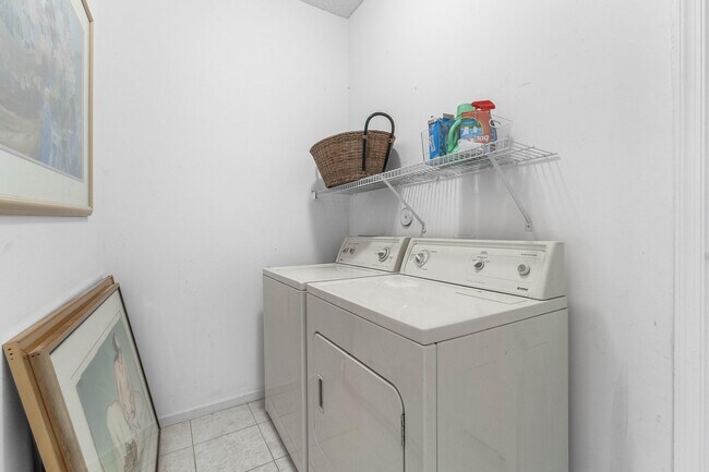 Building Photo - 4378 Danielson Dr