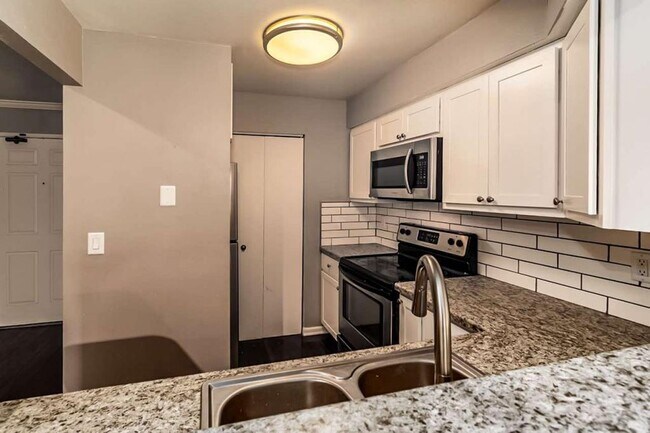 Building Photo - 905 Harbor House Dr. #8