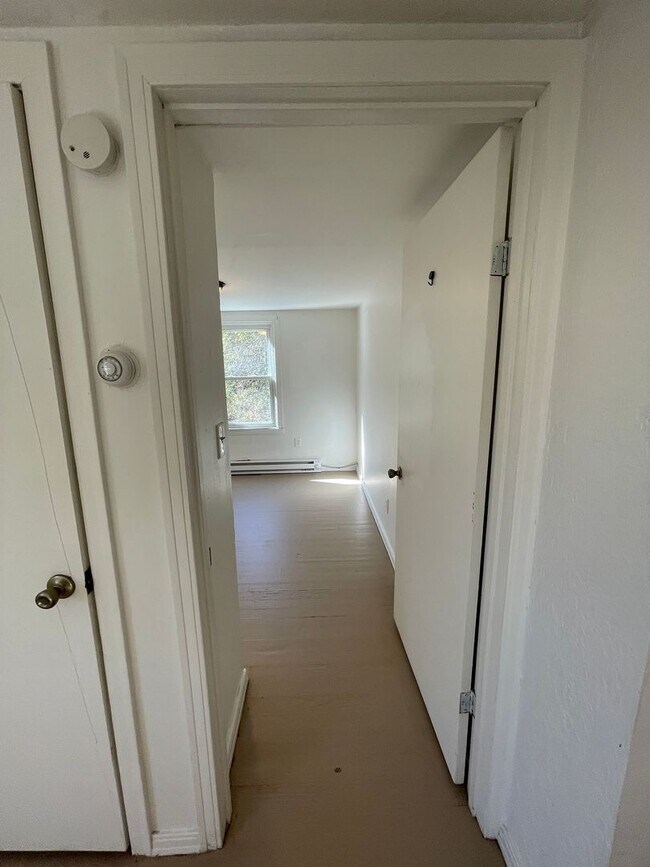 Building Photo - 402 N 6th Ave