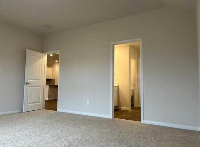 Building Photo - 1313 Camden Ln
