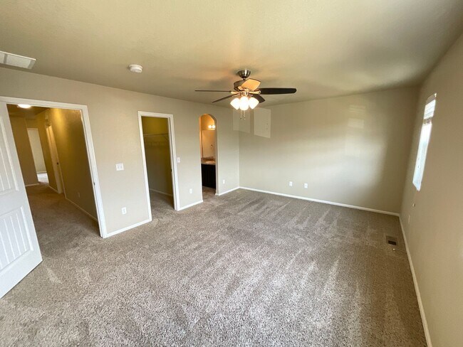 Building Photo - 3 Bedroom Townhome Available Near Hancock ...