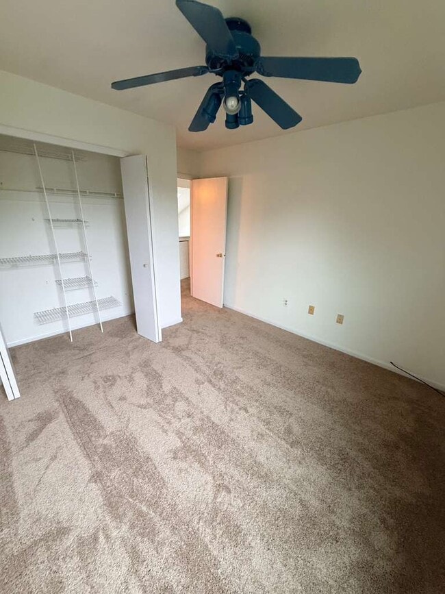 Building Photo - 6319 Raritan Ct