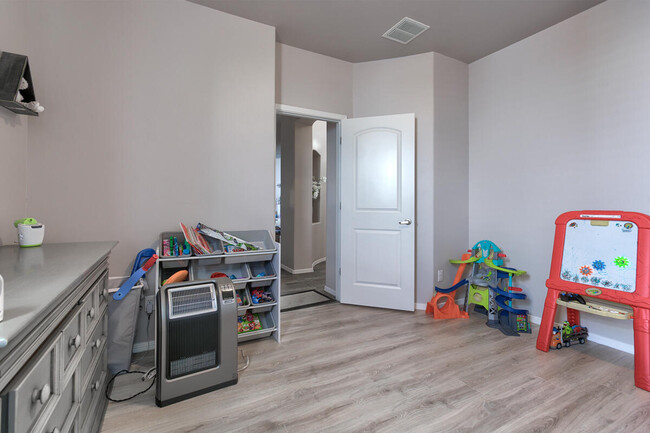 Building Photo - 7360 Skyrocket Dr