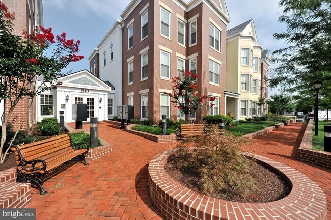 Building Photo - 910 Powhatan St