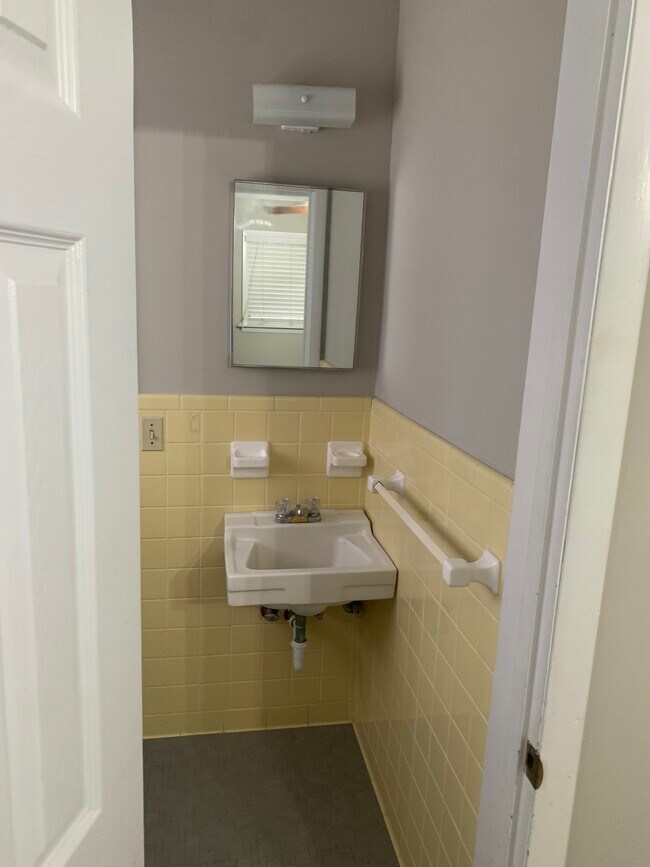 Building Photo - 506 Zetterower Rd