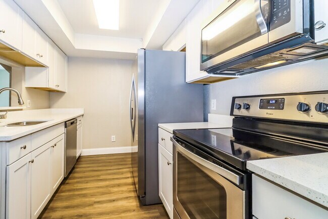 Building Photo - 5795 Hillside St