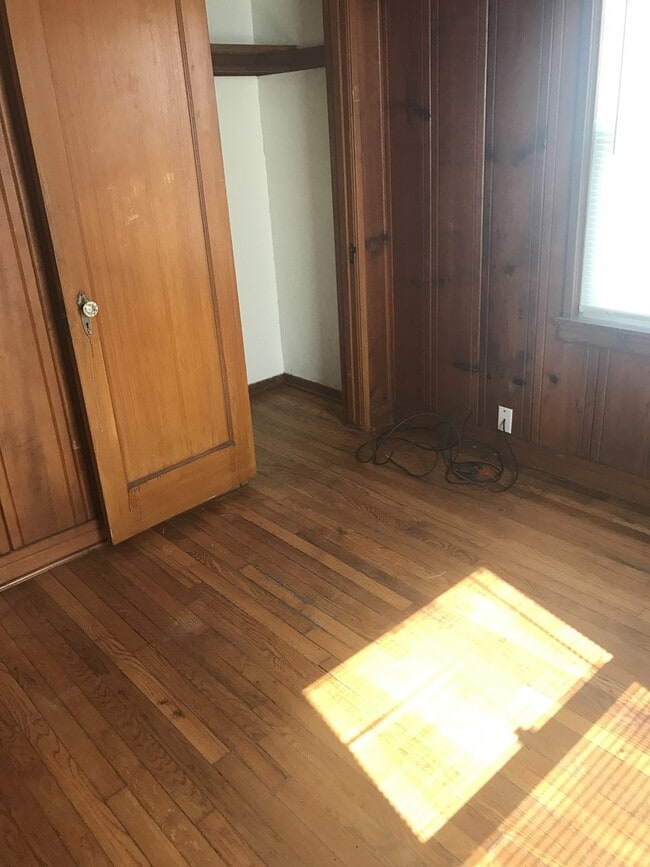 Building Photo - Country home