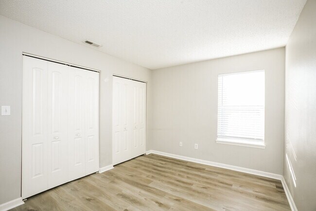 Building Photo - 4327 Raintree Rd