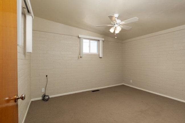 Building Photo - South Jordan 2 Bedroom, 1 Bathroom Duplex