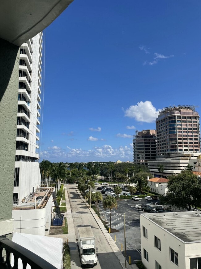 Building Photo - 600 S Dixie Hwy