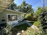 Building Photo - 1702 Shoshone St