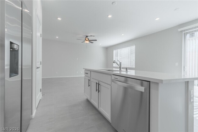 Building Photo - 5945 Lindenberry Walk St