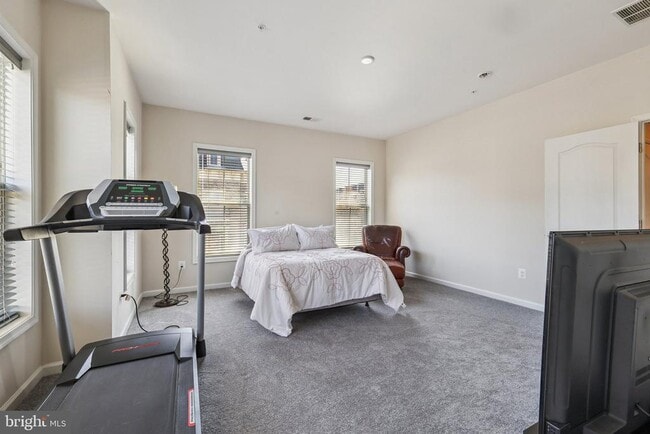 Building Photo - 615 River Mist Dr