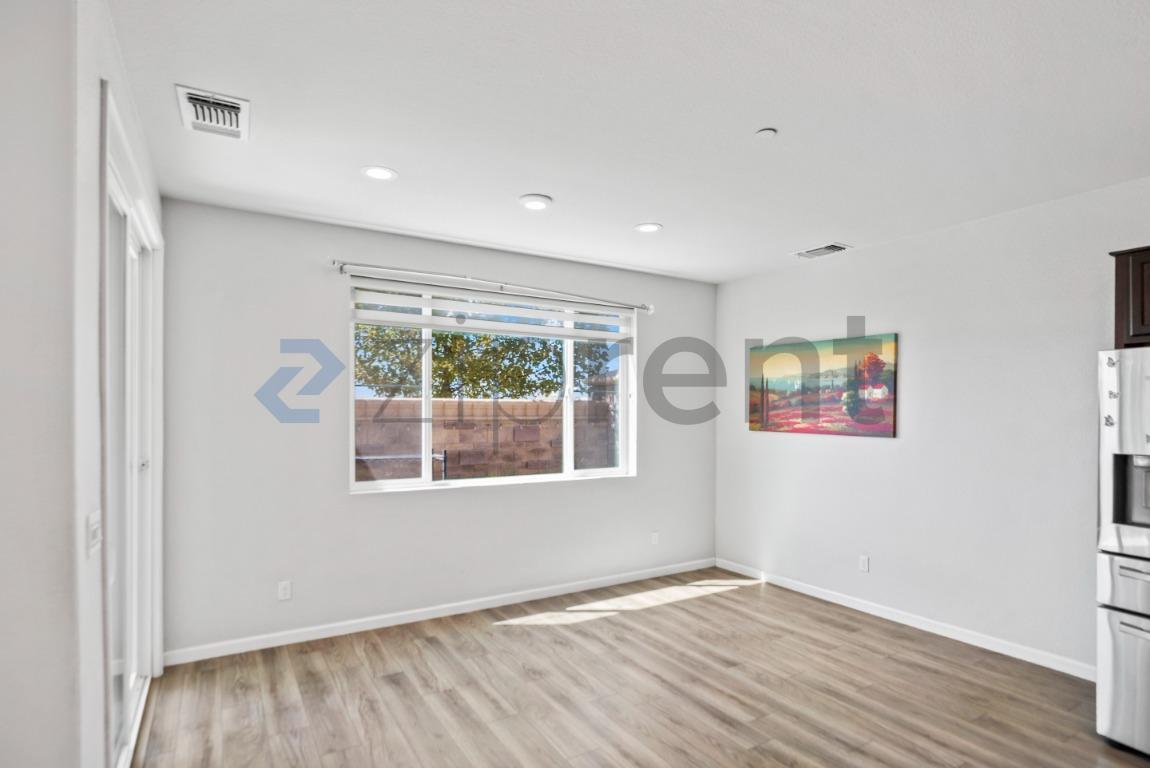 Building Photo - Unit