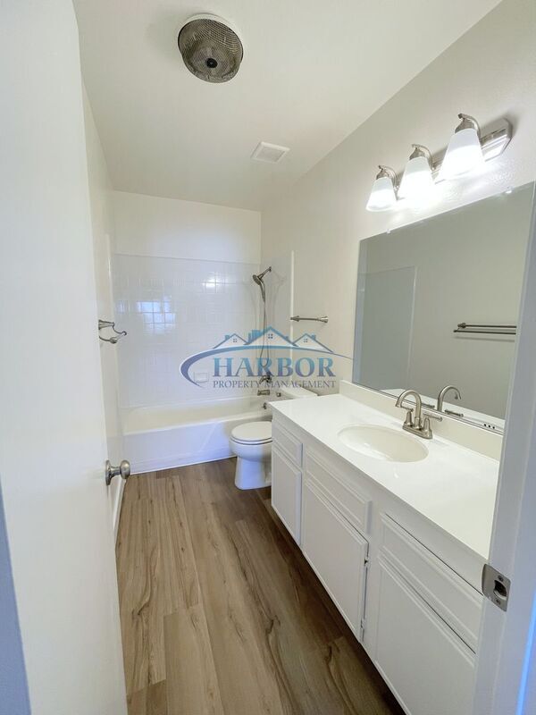 Building Photo - 949 W 26th St