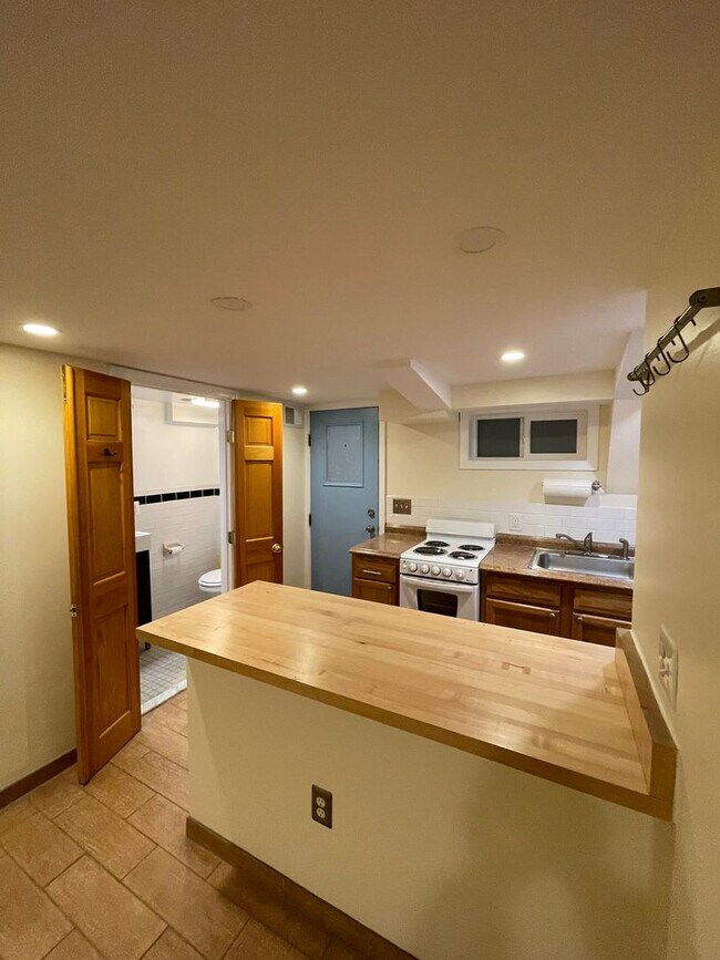 Building Photo - Charming 1928 Row Home for Rent with Modern Amenities — 3 Bedroom 2 Full Bath w/ 2 Half Baths, 2 ...