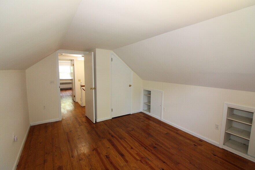 Building Photo - 229 Pittstown Rd