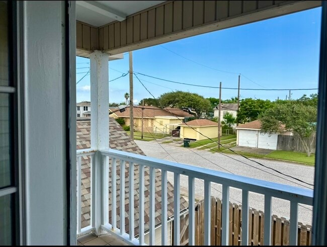 Building Photo - 2725 42nd St