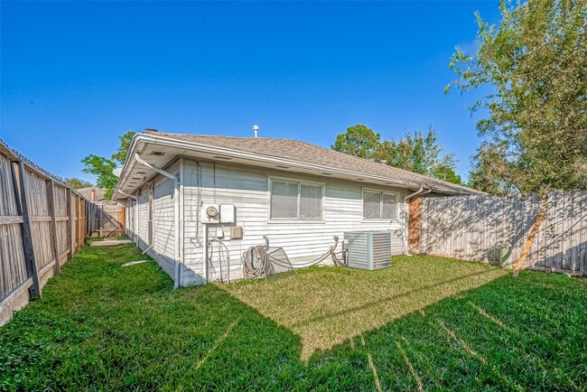 Building Photo - 5105 Beaver Hollow Dr