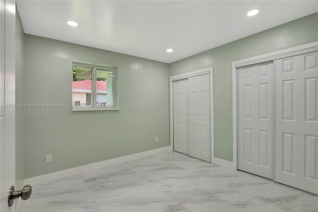 Building Photo - 10370 SW 174th Terrace