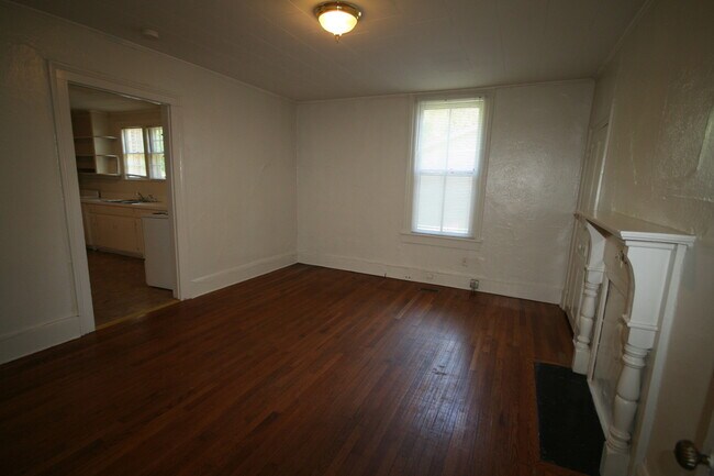 Building Photo - Perfect 3BR Home by Duke - All Appliances ...