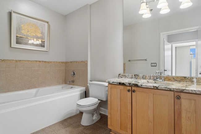 Building Photo - 1322 S Prairie Ave