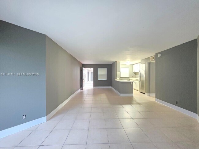 Building Photo - 1880 N Congress Ave