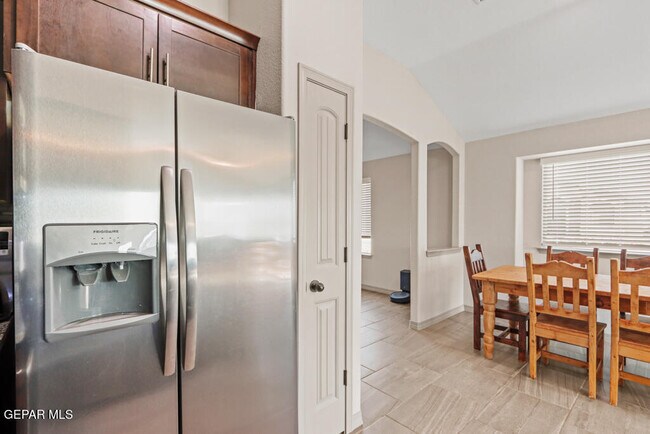 Building Photo - 13960 Lago Vista Ave