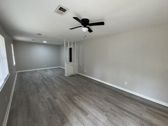 Building Photo - 1126 Barbara Ann Dr