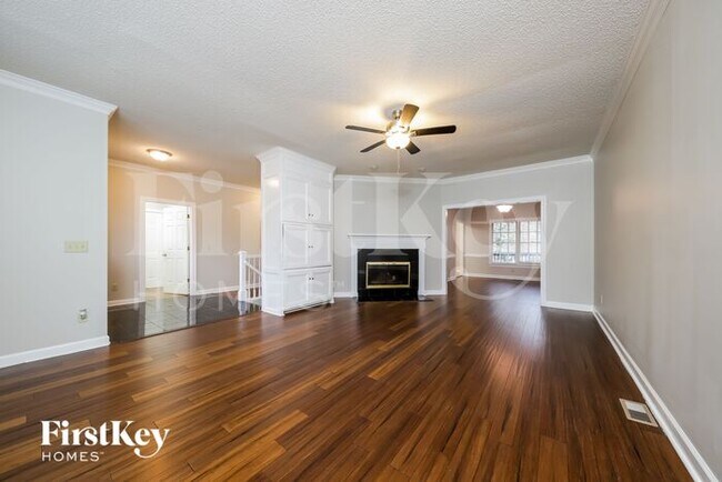 Building Photo - 914 Flicker Ln