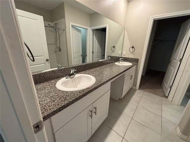 Building Photo - 572 Argyll Dr